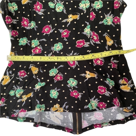 Lily White Zip Back Sleeveless Multicolored Floral Peplum Top Sz Med - Picture 2 of 8